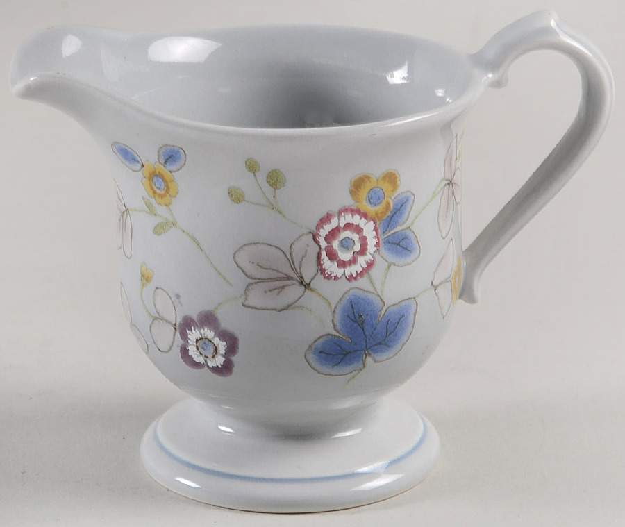 Castle Hill Creamer by Mikasa-1