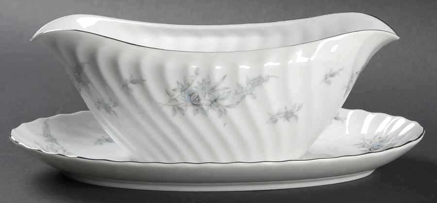 Candlelight Gravy Boat with Attached Underplate by Mikasa-1