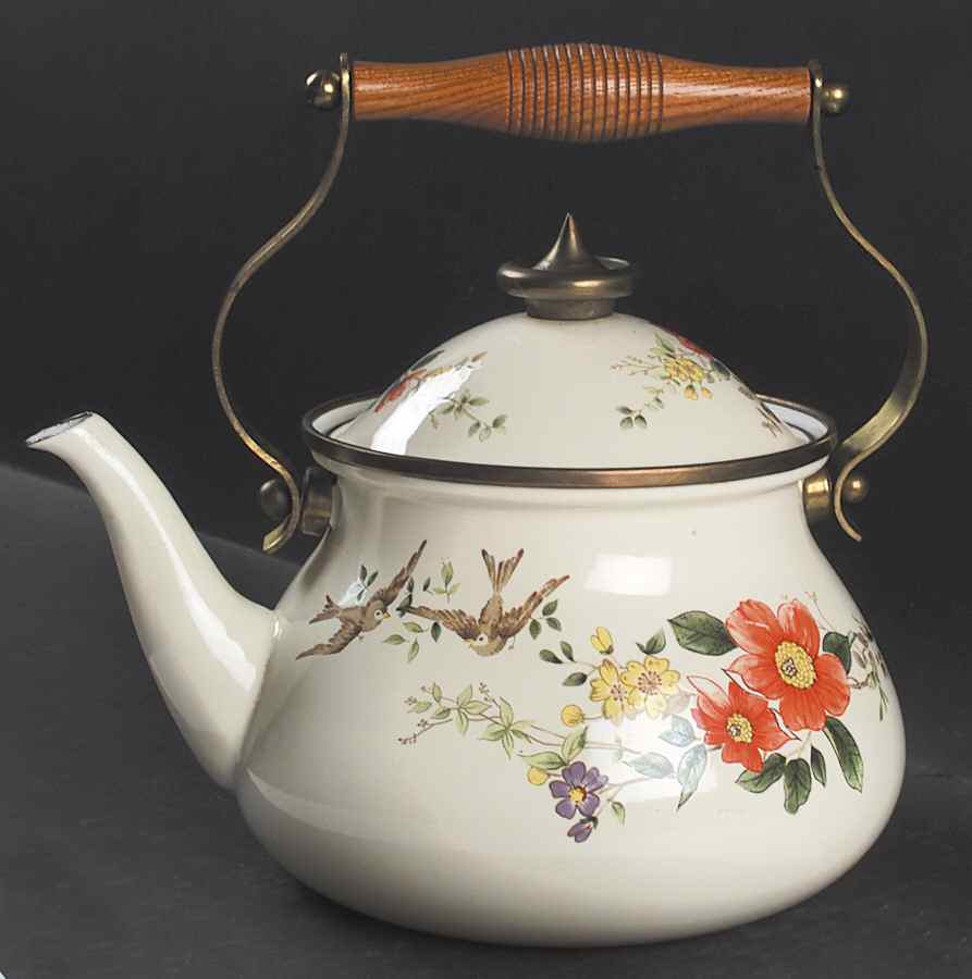 Capistrano Metal Kettle & Lid by Mikasa-1