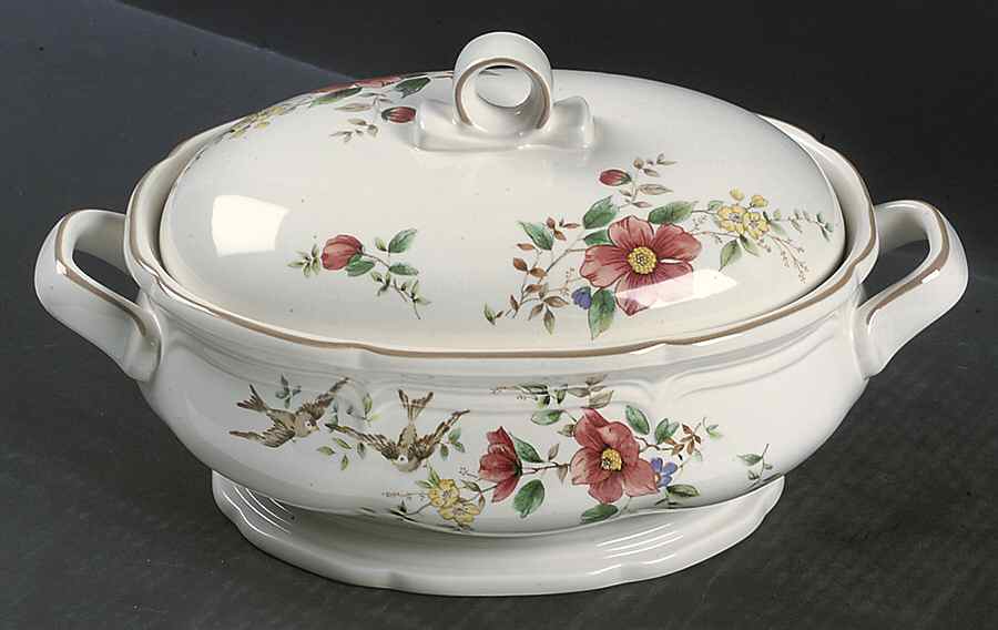 Capistrano 2 Quart Oval Covered Casserole by Mikasa-1