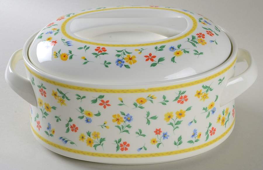 Carefree 3 Quart Oval Covered Casserole by Mikasa-1