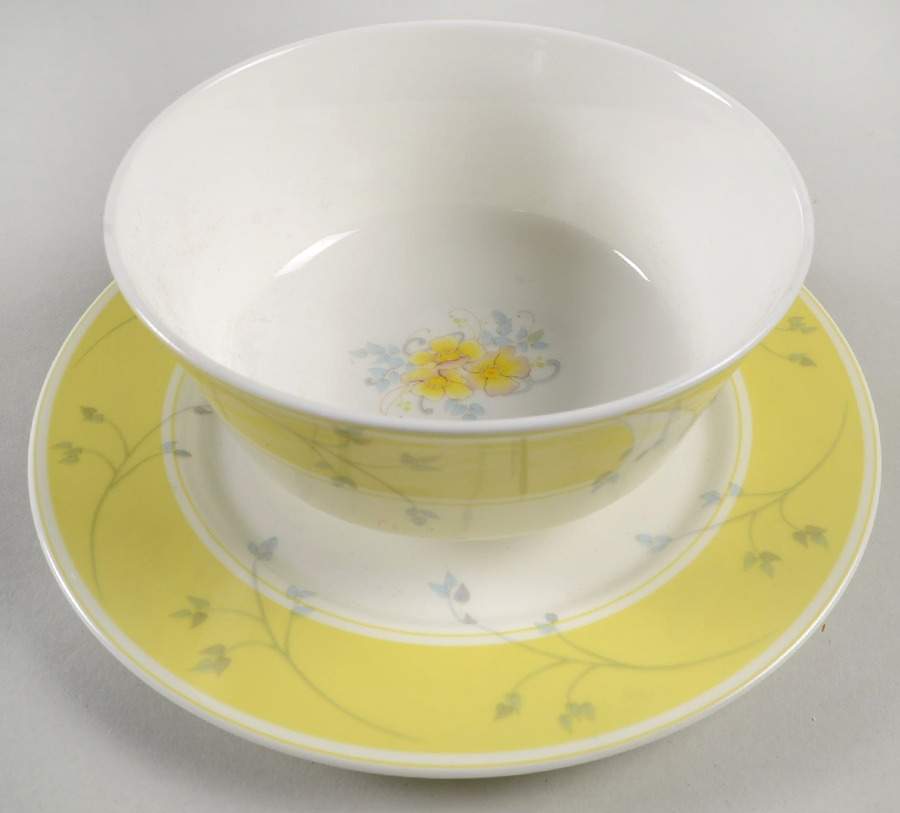 Caress Gravy Boat with Attached Underplate by Mikasa-1