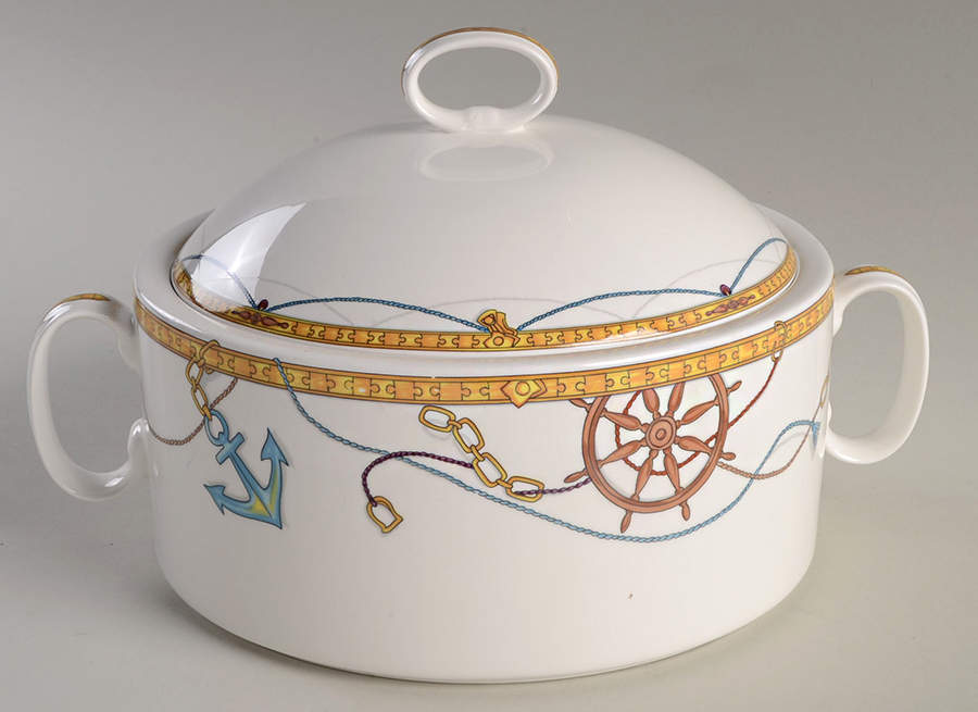 Captain's Table 2 Qt Round Covered Casserole by Mikasa-1