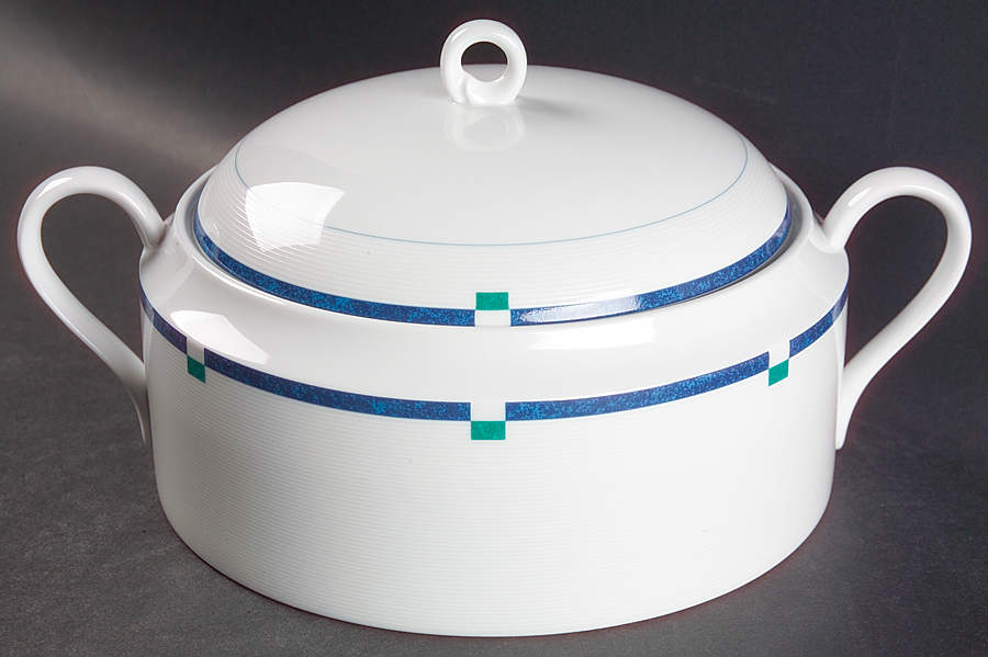 Cayman 2.5 Qt Round Covered Casserole by Mikasa-1