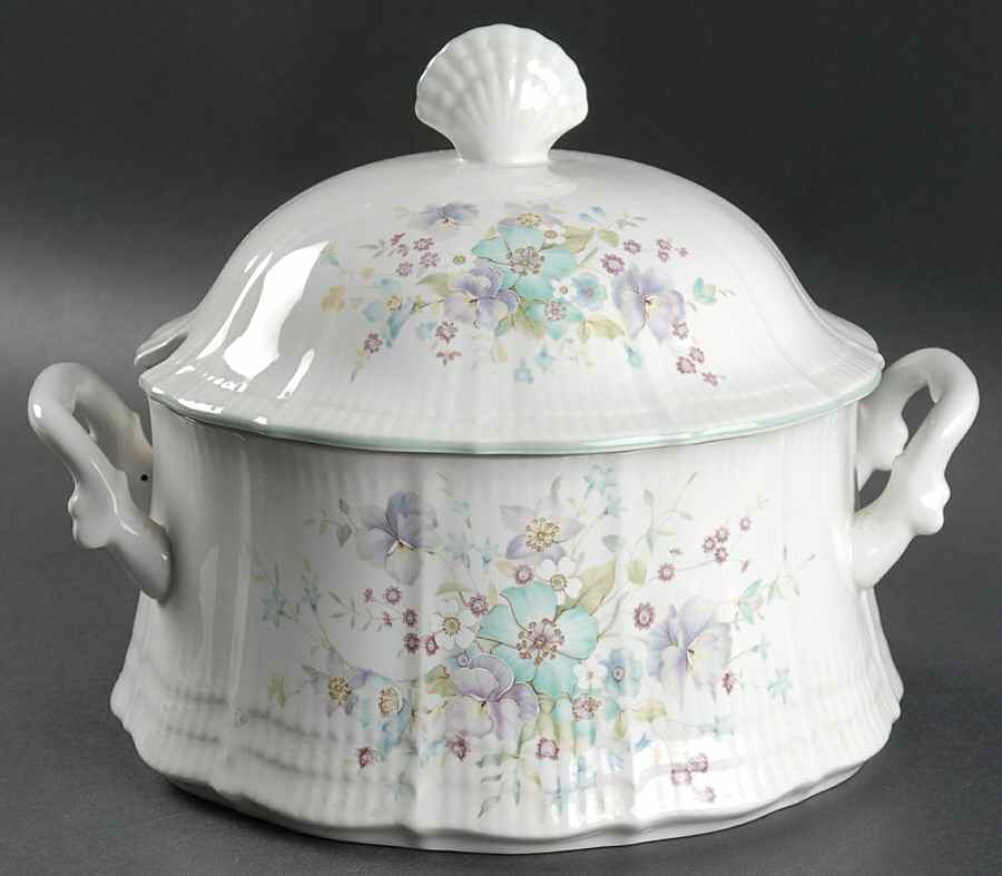 Chantal 2 Qt Round Covered Casserole by Mikasa-1