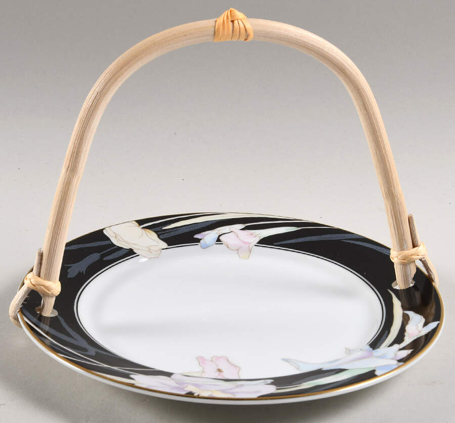 Charisma Black 5 3/8"-5 5/8" Bamboo Handled Serving Plate  HC by Mikasa-1