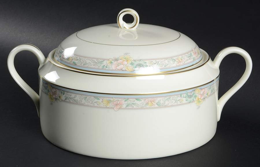 Charmaine 2.5 Qt Round Covered Casserole by Mikasa-1