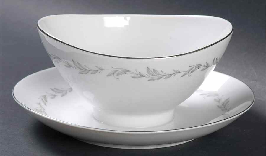 Cherish Gravy Boat with Attached Underplate by Mikasa-1