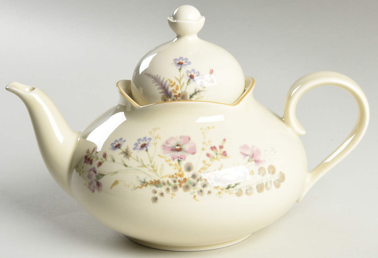 Cheryl Teapot & Lid by Mikasa-1