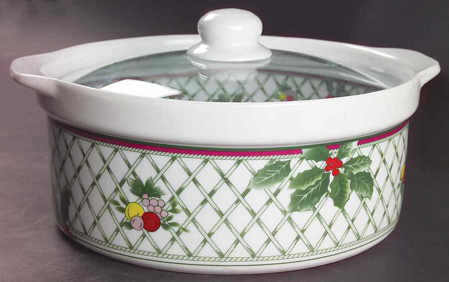 Christmas Story 2 Qt Covered Casserole & Glass Lid by Mikasa-1