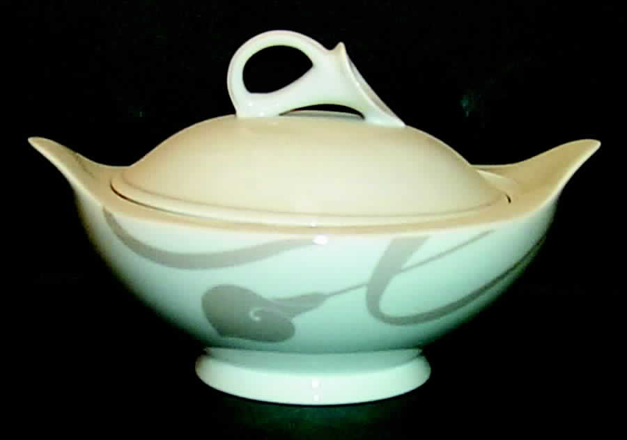 Classic Flair Beige 1.5 Qt Round Covered Casserole by Mikasa-1