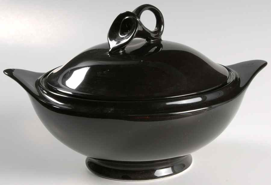 Classic Flair Midnight 1.5 Qt Round Covered Casserole by Mikasa-1