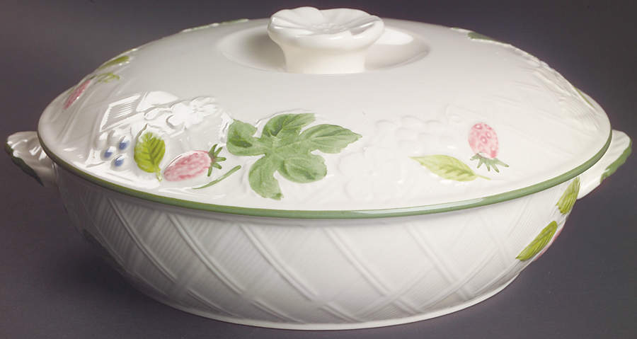 Country Berries 1.5 Qt Round Covered Casserole by Mikasa-1