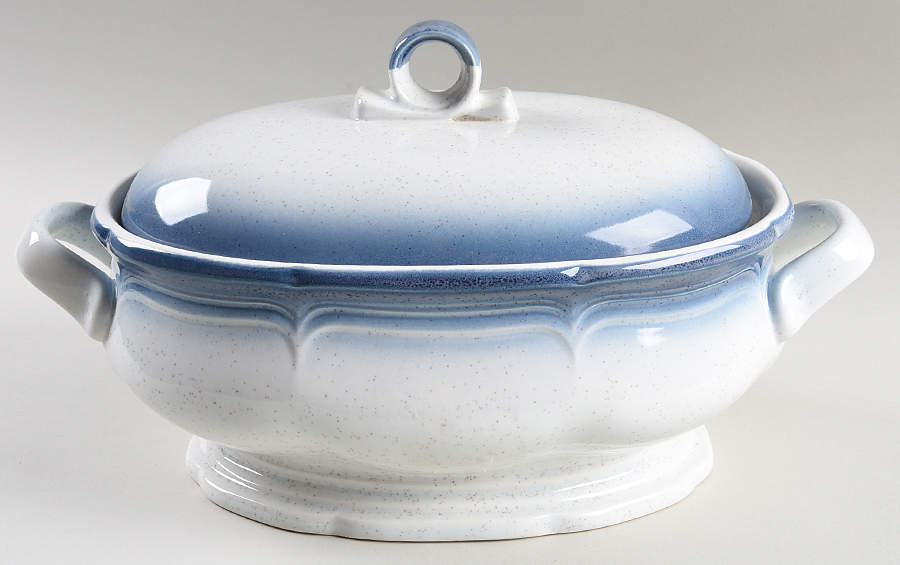 Country Club 2.5 Quart Oval Covered Casserole by Mikasa-1