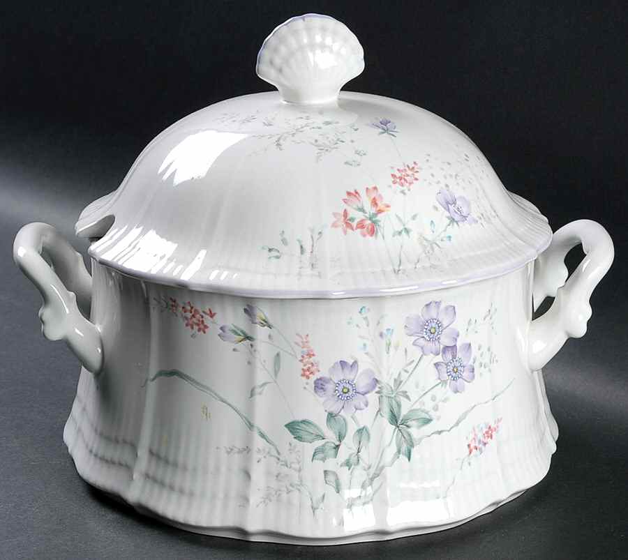 Coco 2 Qt Round Covered Casserole by Mikasa-1