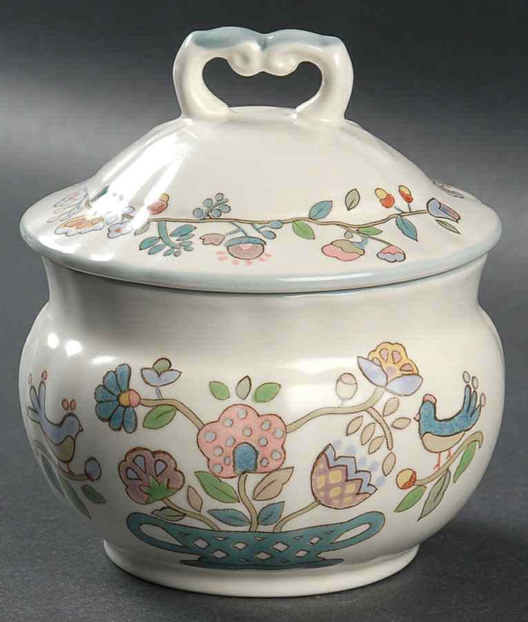 Mikasa French Countryside Sugar Bowl & Lid - Fine China Porcelain, 12 Oz Capacity, Microwave Safe | Scalloped Design, White Dinnerware For Tea, Coffee
