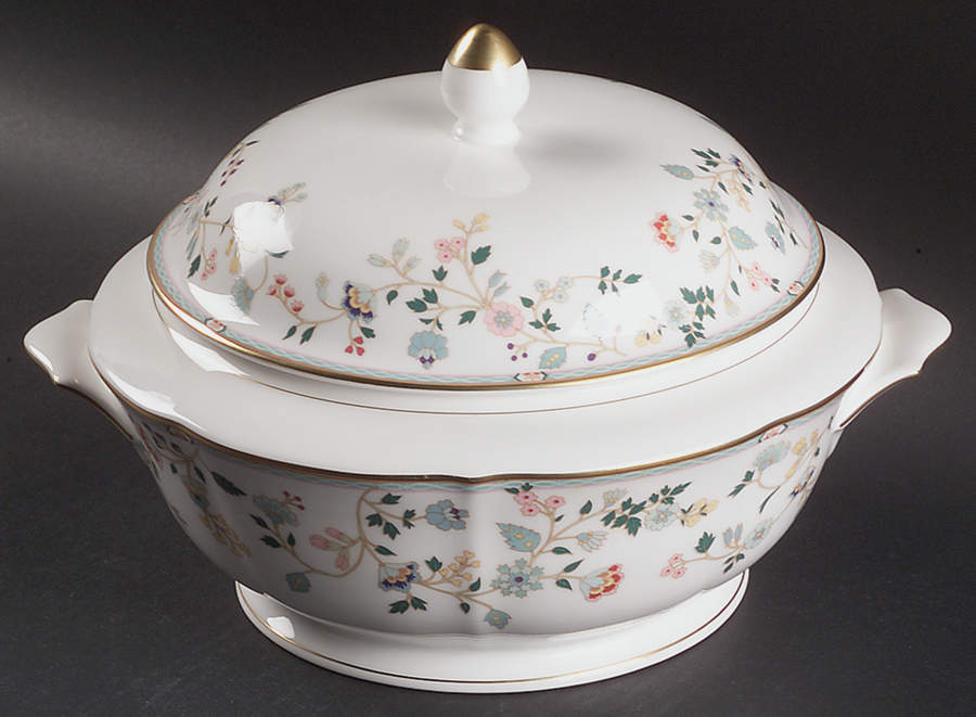 Contessina 2 Qt Round Covered Casserole by Mikasa-1