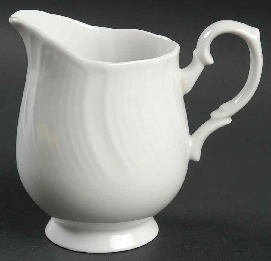 Coquille Creamer by Mikasa-1