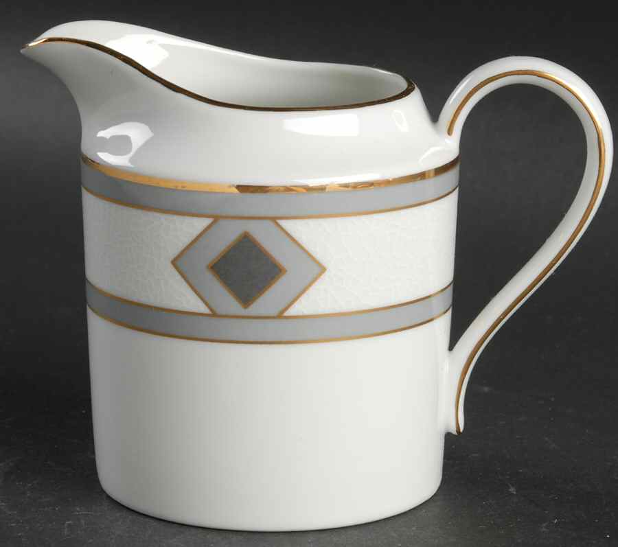 Coquille Creamer by Mikasa-1
