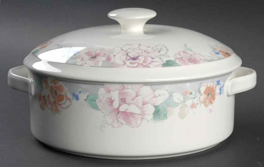Corsage (CAK03, Maxima) 2 Qt Round Covered Casserole by Mikasa-1