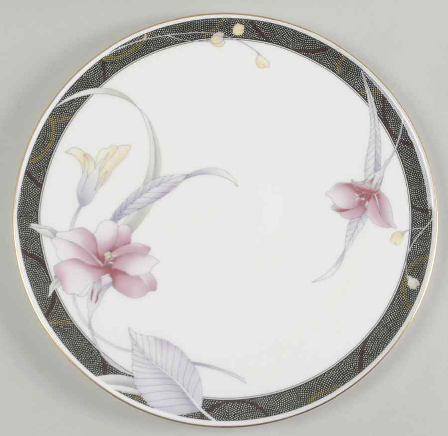 Cosmo Cake Plate by Mikasa-1