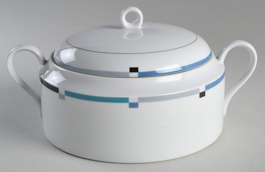 Couture 2.5 Qt Round Covered Casserole by Mikasa-1