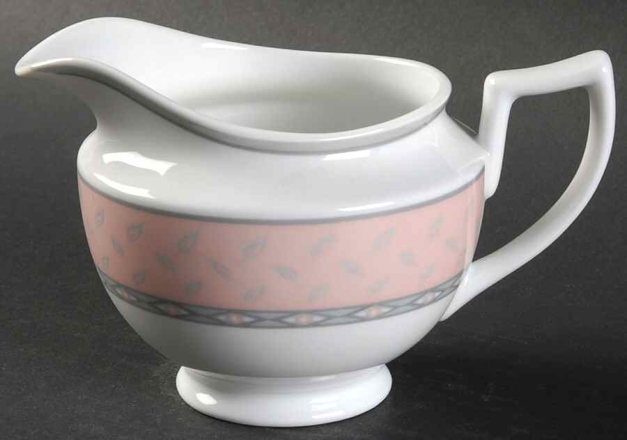 Cravat Creamer by Mikasa-1