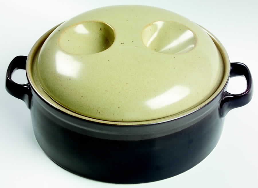 Cummerbund 3 Quart Round Covered Casserole by Mikasa-1