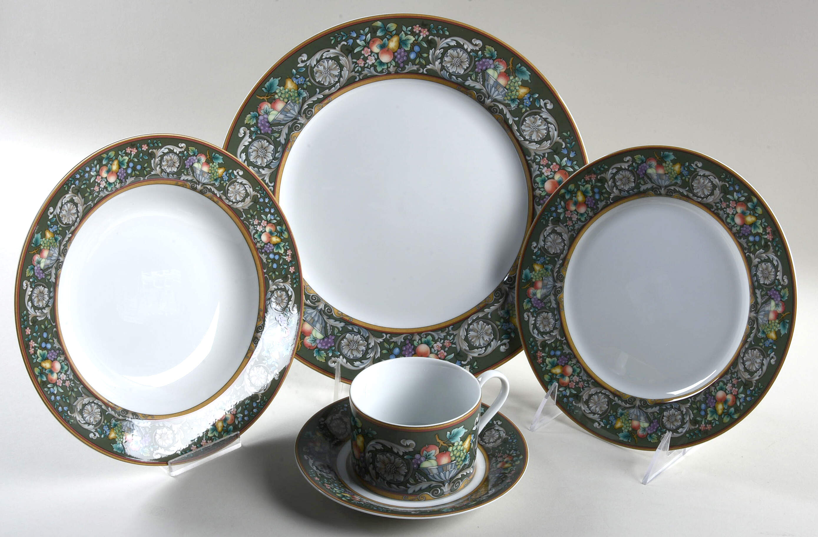 Della Robbia Green 5 Piece Place Setting by Mikasa-1
