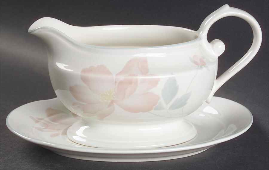 Dialogue Gravy Boat & Underplate by Mikasa-1