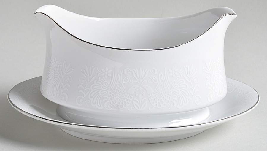 Diplomat Gravy Boat with Attached Underplate by Mikasa-1