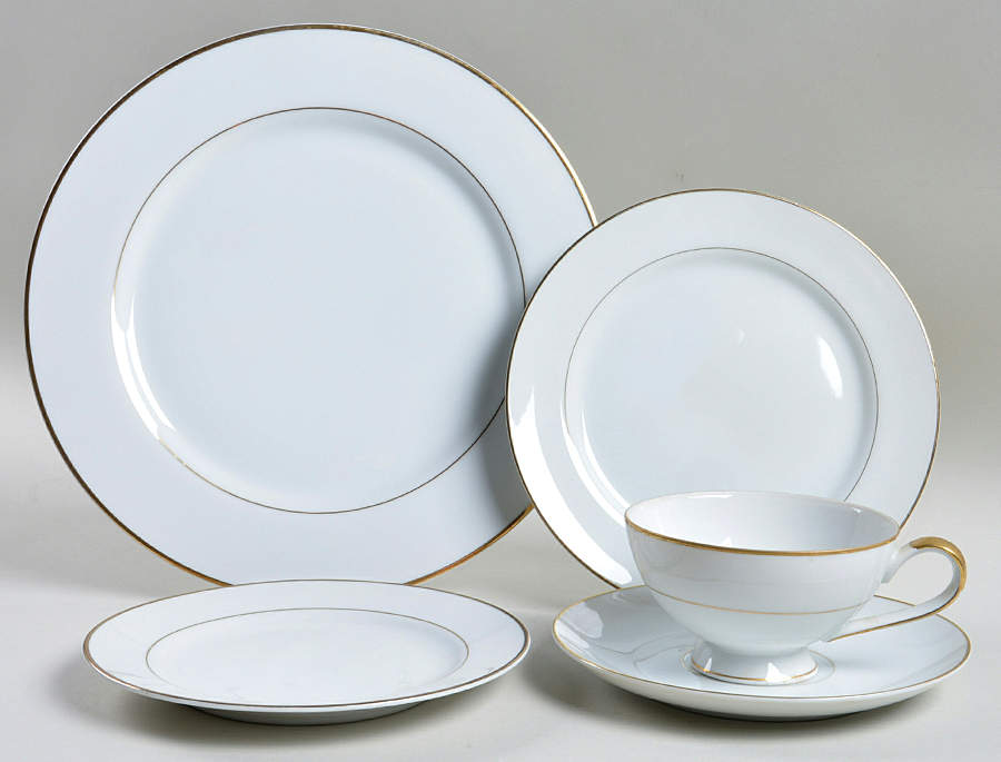 Doric 5 Piece Place Setting by Mikasa-1