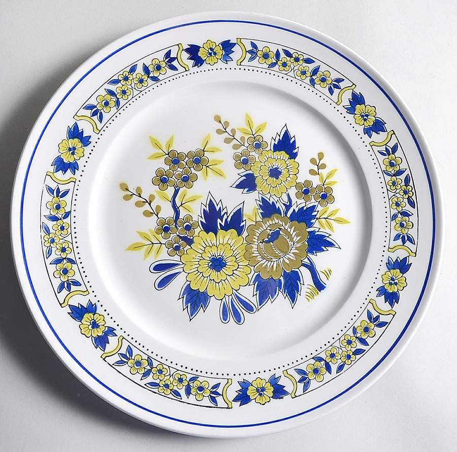 Dutch Treat 12" Chop Plate (Round Platter) by Mikasa-1