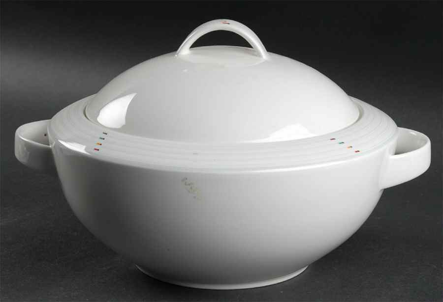 Dynamics 2 Qt Round Covered Casserole by Mikasa-1