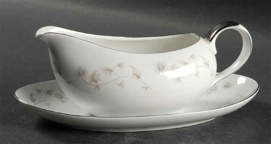 Eclipse Gravy Boat & Underplate by Mikasa-1