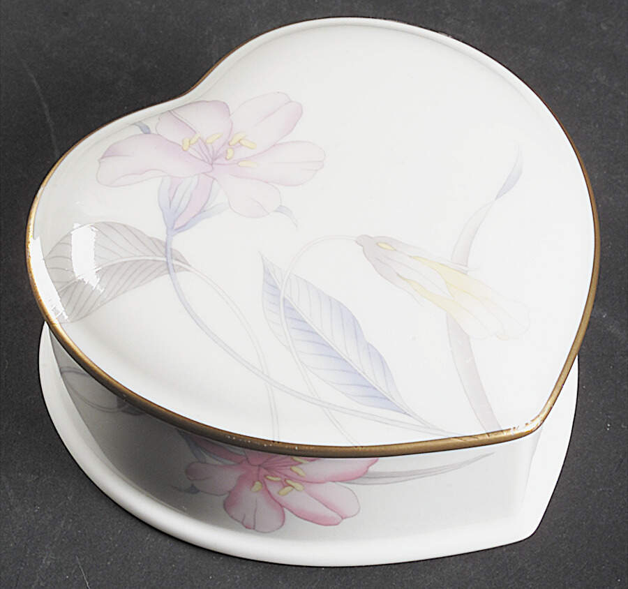 Eden's Garden Heart Shape Box & Lid by Mikasa-1
