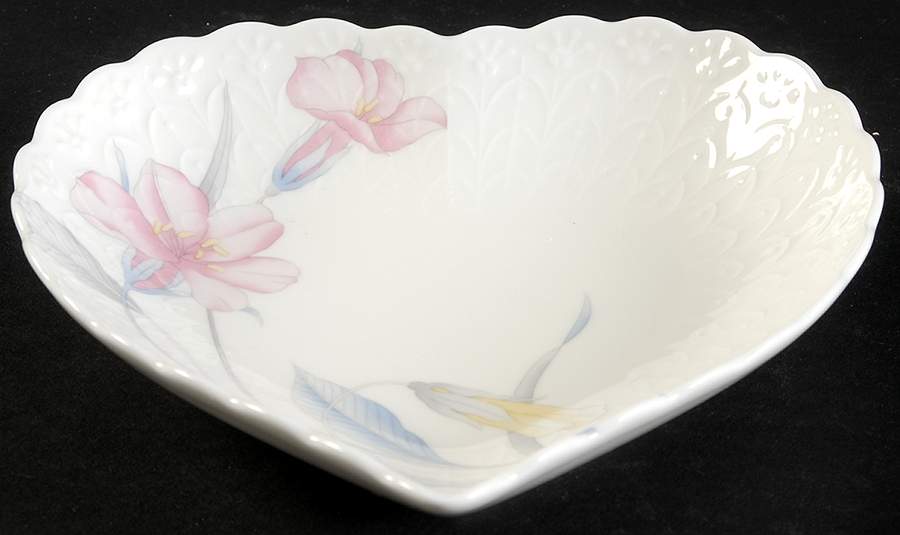 Eden's Garden Heart Shaped Dish by Mikasa-1