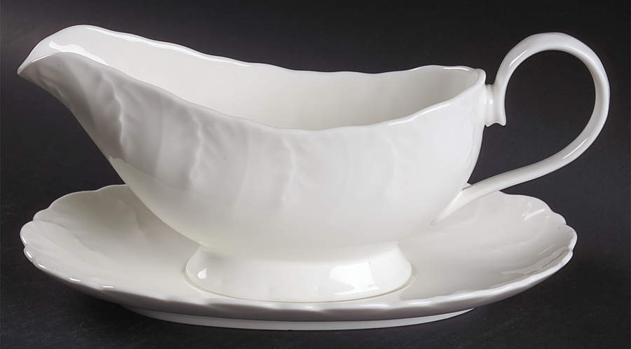 Elegante Gravy Boat & Underplate by Mikasa-1