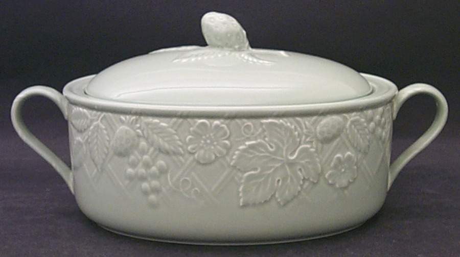 English Countryside Celadon 2 Quart Oval Covered Casserole by Mikasa-1