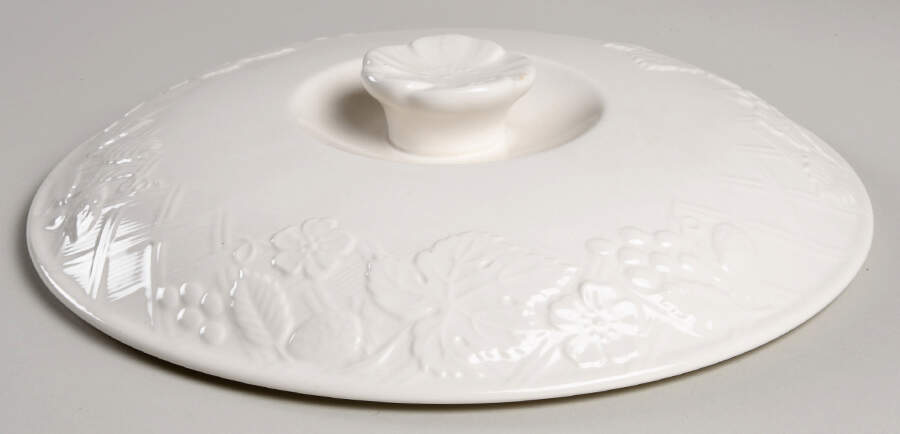 English Countryside White Lid for 1.25 Qt Round Casserole by Mikasa-1
