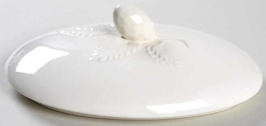 English Countryside White Lid for 2 Quart Oval Covered Casserole by Mikasa-1