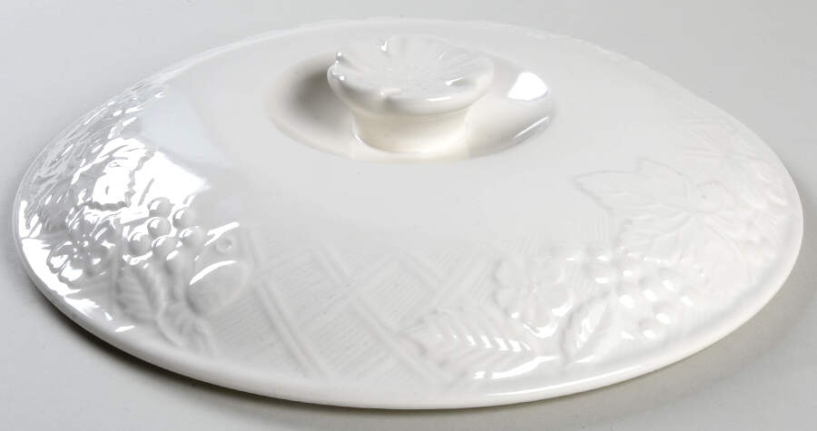 English Countryside White Lid for 2 Qt Round Covered Casserole by Mikasa-1
