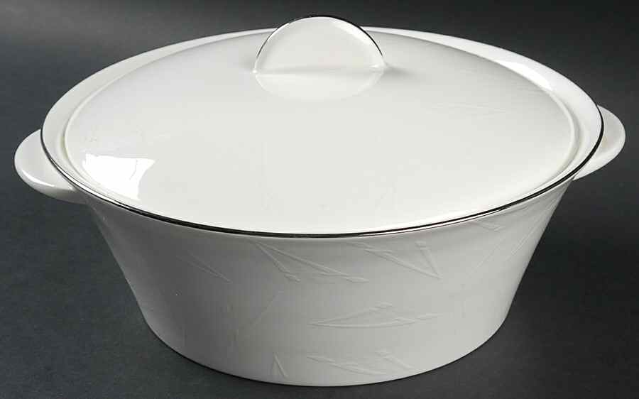 English Silk 1.5 Qt Round Covered Casserole by Mikasa-1