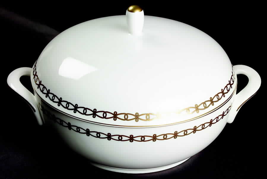Eterne 2 Qt Round Covered Casserole by Mikasa-1