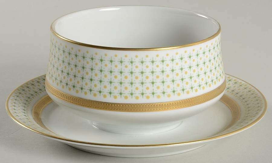 Fairfield Gravy Boat with Attached Underplate by Mikasa-1