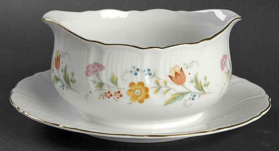 Fanciful Gravy Boat with Attached Underplate by Mikasa-1