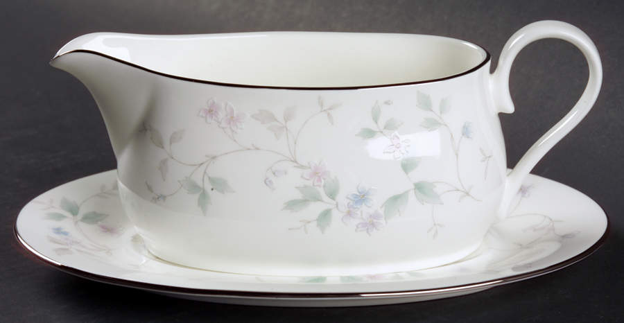 Feelings Gravy Boat & Underplate by Mikasa-1