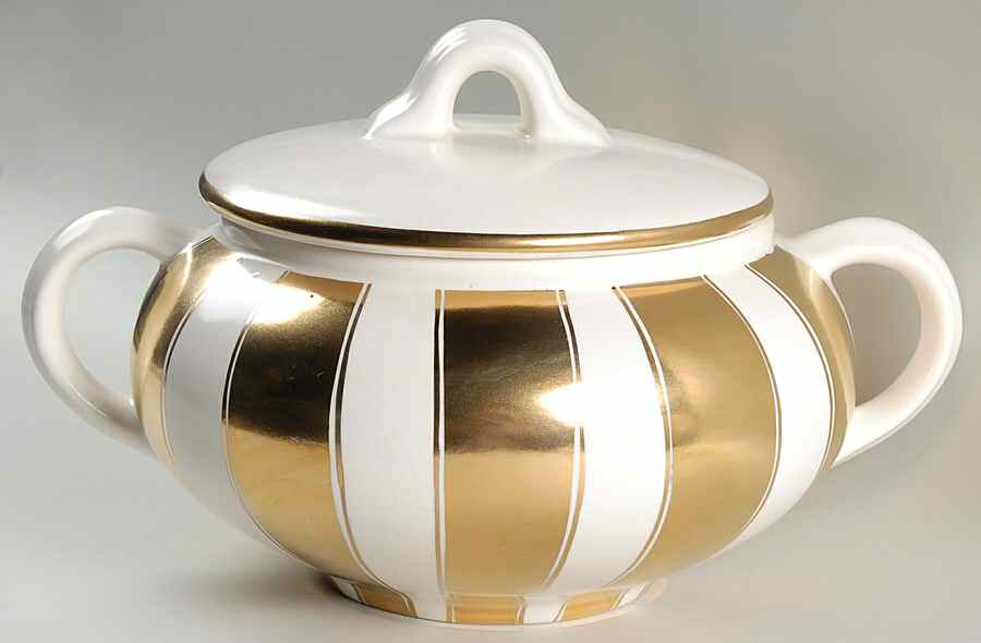 Fifth Avenue 4 Quart Round Covered Casserole by Mikasa-1