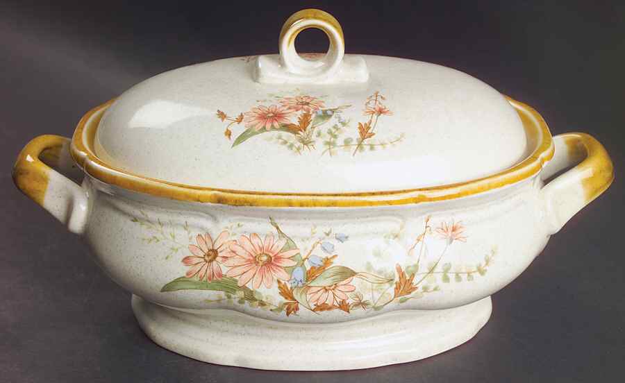 Field Bouquet 2.5 Quart Oval Covered Casserole by Mikasa-1