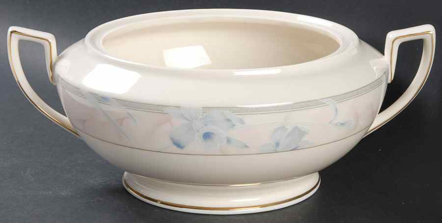 Floral Blush 1.75 Qt Round Covered Casserole No Lid by Mikasa-1
